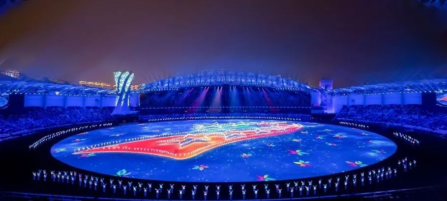 尊龙凯时董事长李军受邀出席华中科技大学第十六届企业家论坛，并发演出讲