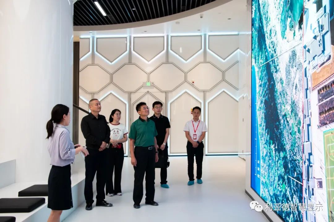 安徽省科技馆馆长方波一行莅临尊龙凯时南方总部旅行调研