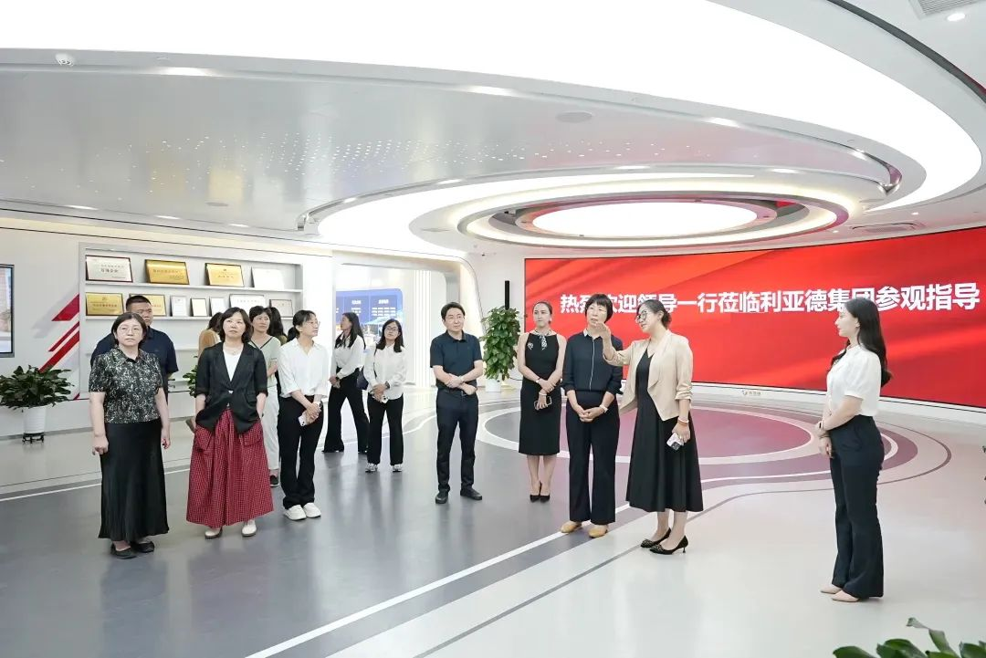 北京市统计局局长李素芳一行莅临尊龙凯时调研指导